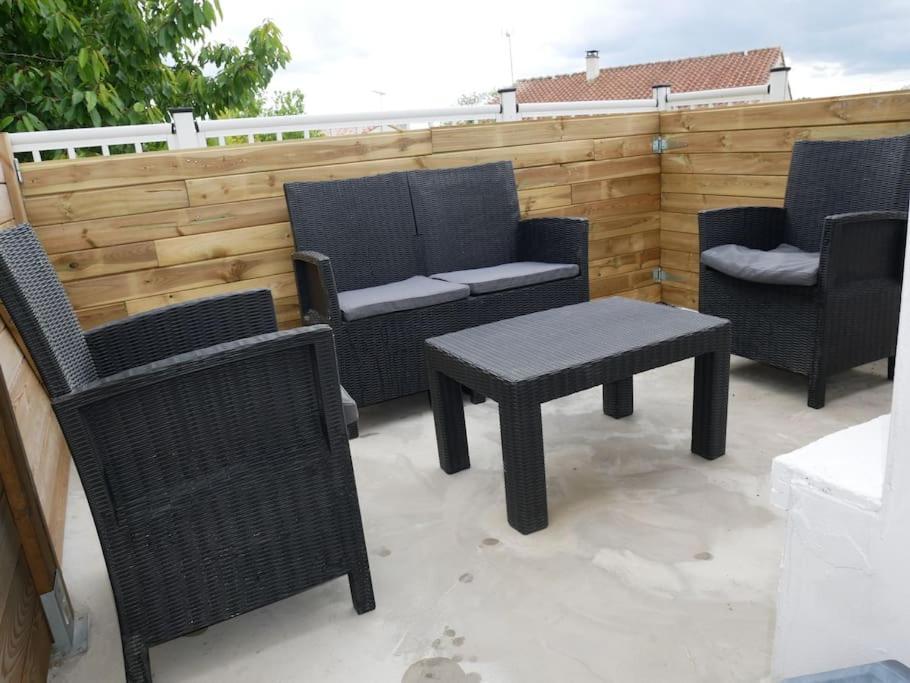 Logement Lumineux Avec Terrasse La Roche-sur-Yon Eksteriør billede